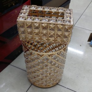 سلة مهملات معدن مع سترص معينات مع علبة محارم سترص مربعات مذهب سلة مهملات معدن مع سترص معينات مع علبة محارم سترص مربعات مذهب